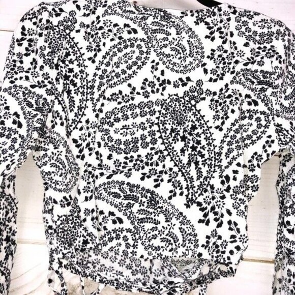 Street Wrap Top Ivory & Black Long Sleeves with Slit Small Jack By BB Dakota NWT - Picture 4 of 12